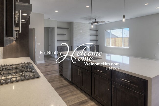 Building Photo - 262 Commodore Dr