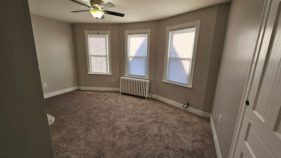 Building Photo - 5040 Washington Ave