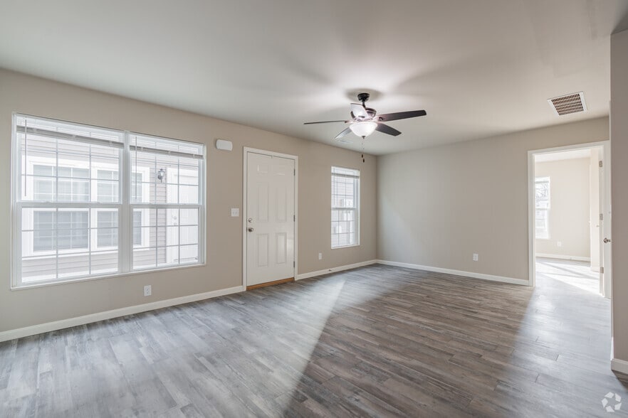 2BR, 1BA - 917SF - Living Room - Yellowstone Development