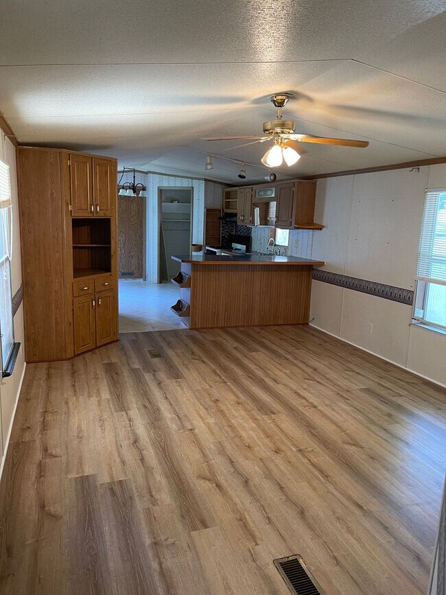 Building Photo - 3 bedroom home Fayetville PA!