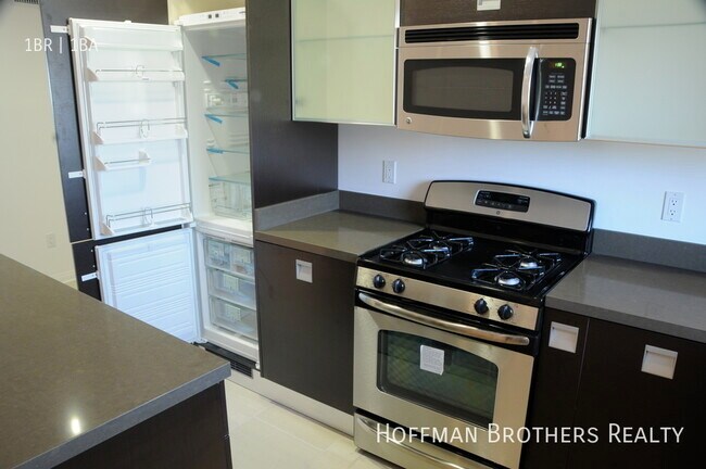 Primary Photo - 1418 N Poinsettia Pl