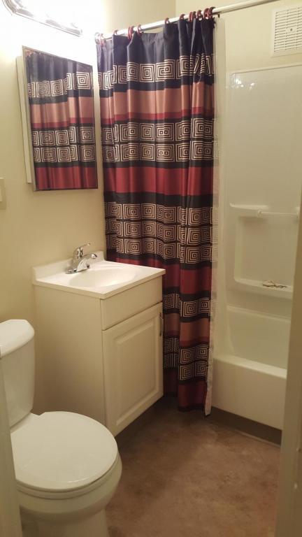 Building Photo - 273 Oak Dr