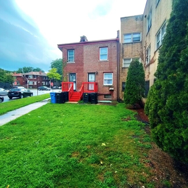 Building Photo - 2430 E 73rd St