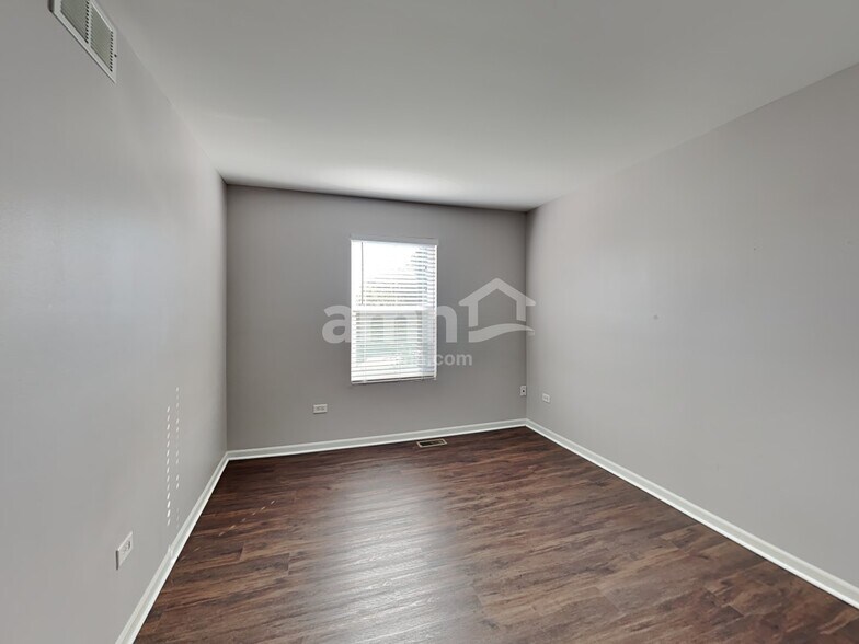 Building Photo - 3910 Stockton Dr