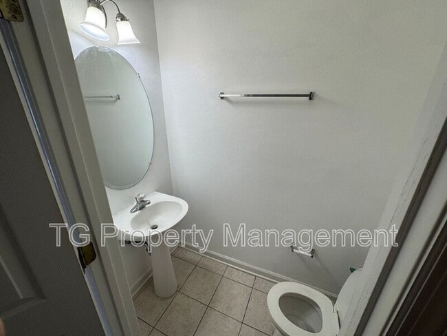 Building Photo - 5760 Sandstone Way