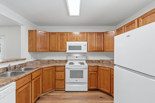 Building Photo - 1713-1715-1715 Louise Cir