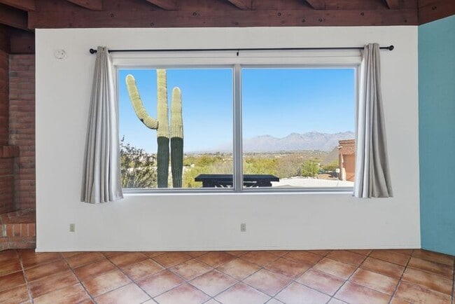 Building Photo - 770 N Lazy J Wy