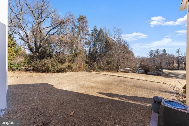 Building Photo - 901 Walker Rd