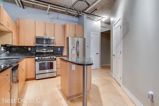Building Photo - Loft Style Two bedroom W/Parking & Storage Included, Over 1,000 Square Feet!