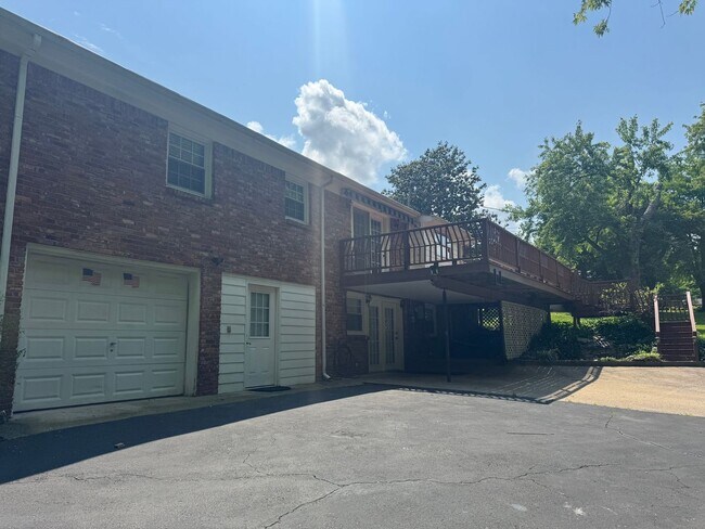 Building Photo - Beautiful 3 Bed 3 Bath Home nestled in St. B!