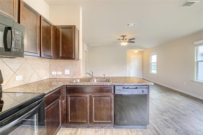 Building Photo - 102 Sulphur River Lp