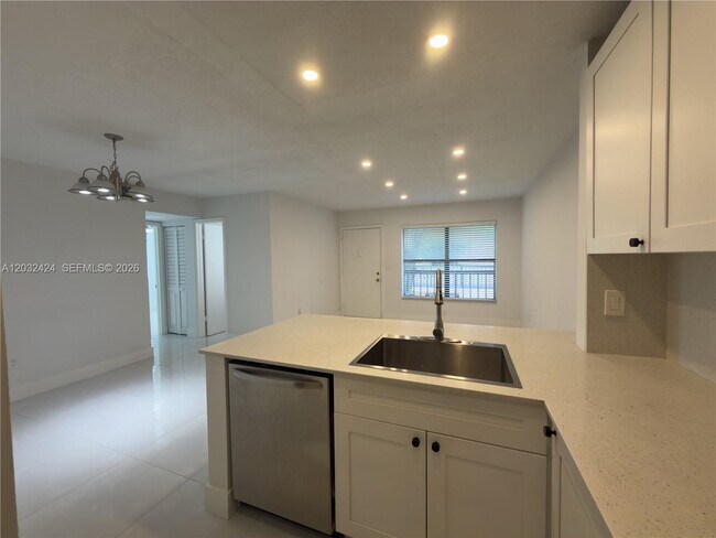 Building Photo - 2500 W 67th Pl