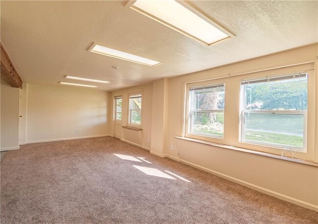 Building Photo - 40 Glenview Dr