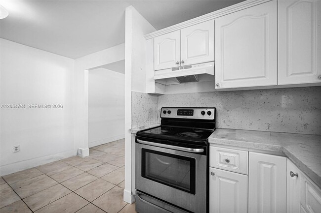 Building Photo - 3233 SW 25th St