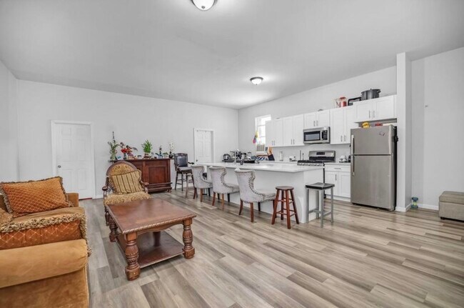Building Photo - 512 Monastery Pl