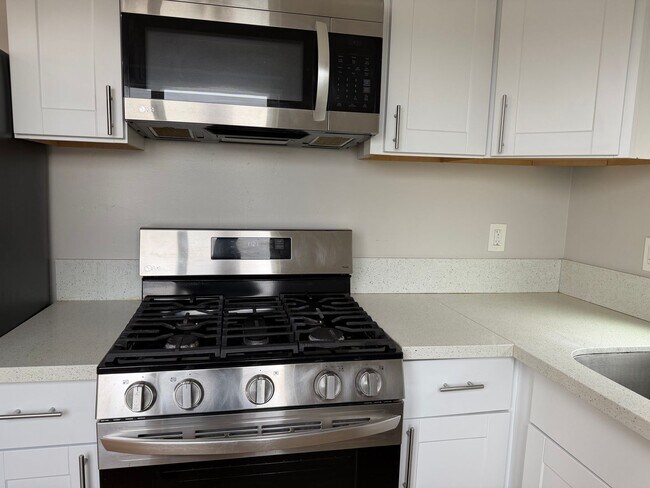 Building Photo - 26th Street