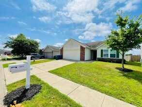 Building Photo - Beautiful West Lafayette Home!