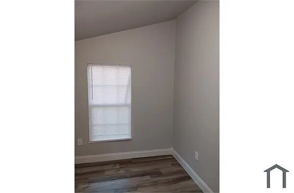 Building Photo - Room in House on Delmar St