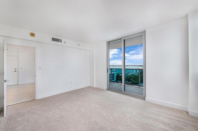 Building Photo - 7501 E Treasure Dr