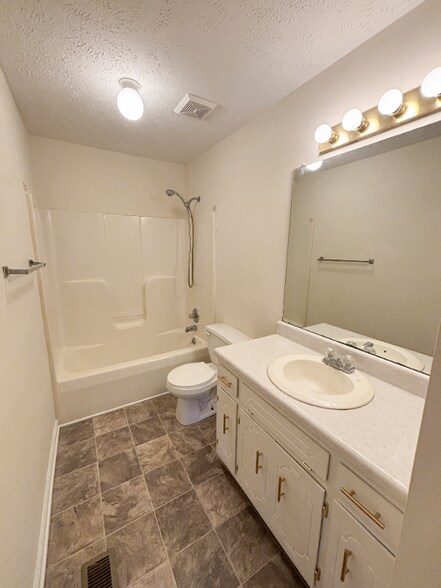 Building Photo - 1065 Bobcat Dr