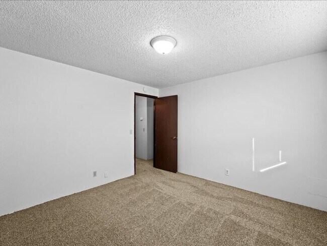 Building Photo - 224 W 21st Ave