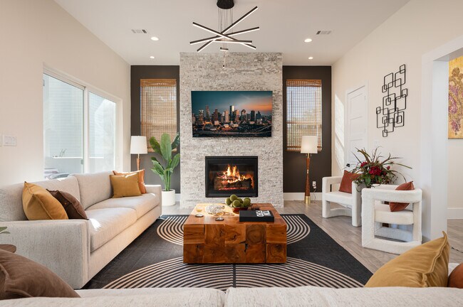 Building Photo - 913 Thompson St