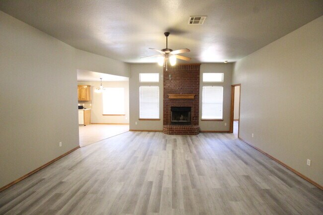 Building Photo - 620 Eastview Dr