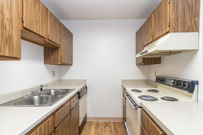 Building Photo - 225 E 8th Ave