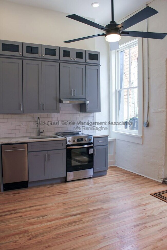 Building Photo - 4 6/8 Zebulon St