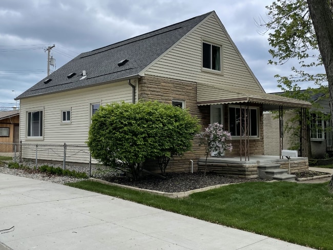 Building Photo - 23124 Grove St