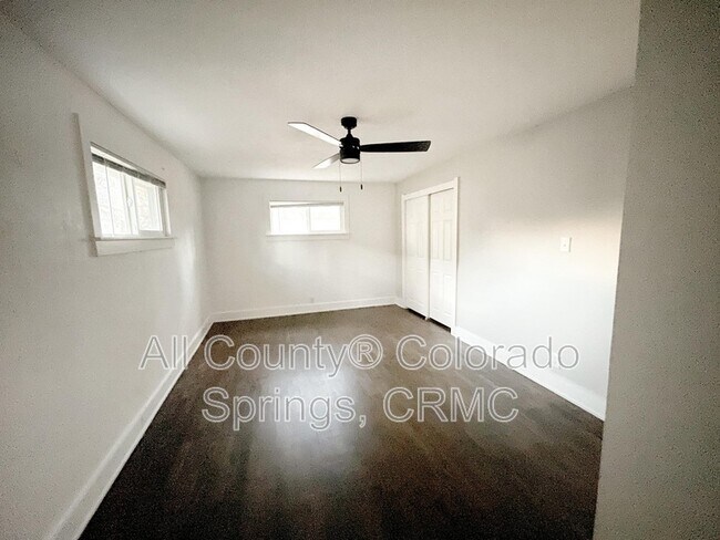 Building Photo - 2003 N El Paso St