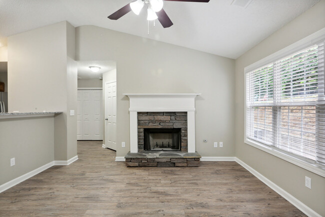 Building Photo - Move-in ready home in Hiram!