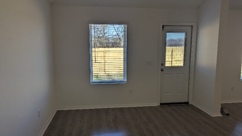 Building Photo - 1405 E Latium St