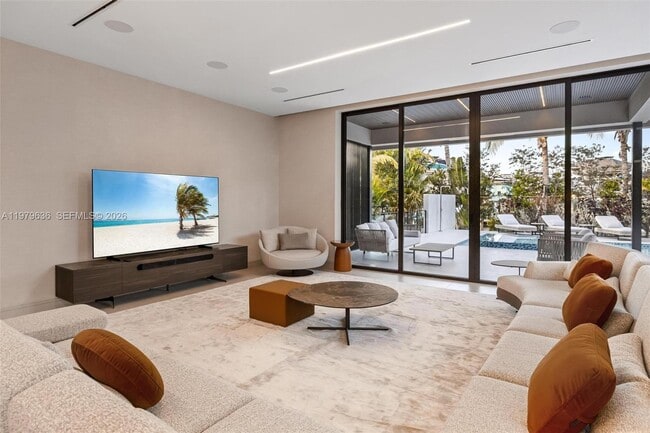 Building Photo - 723 NE 77th St