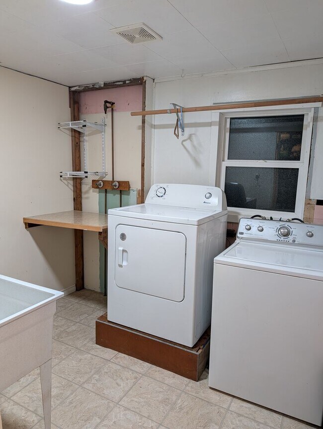 Building Photo - 12633 E Lake Dr