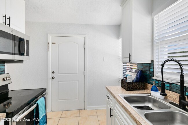 Building Photo - 1029 Park Dr