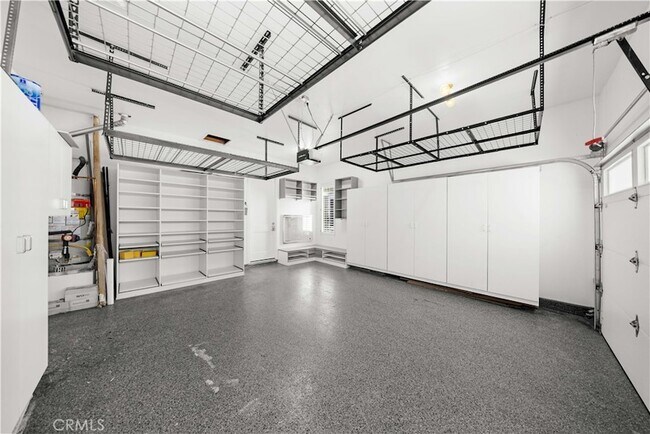 Building Photo - 58 Victoria