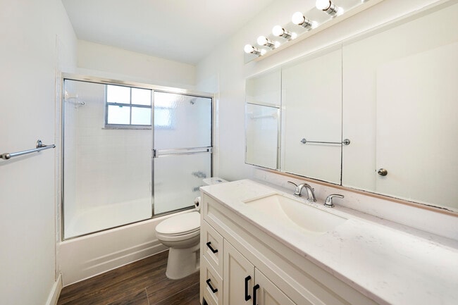 Building Photo - 270 Cape Cod Cir