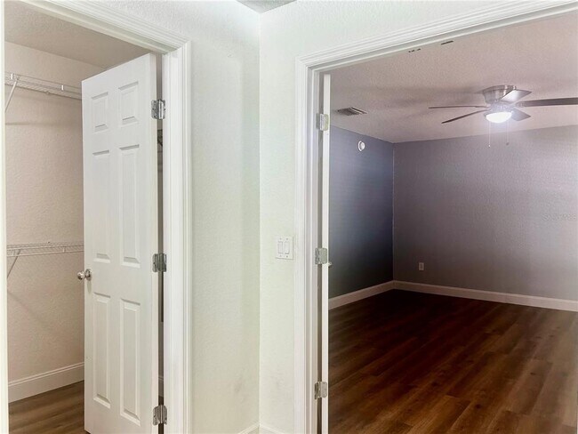 Building Photo - 5155 SW 39th St