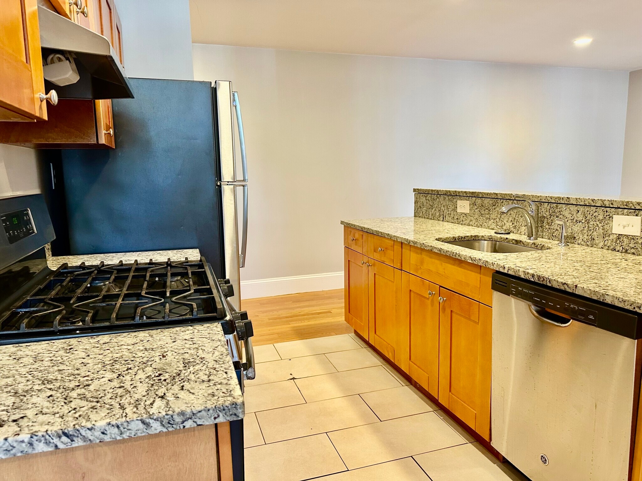 Building Photo - 76 Egmont St