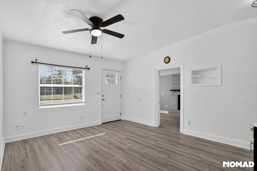 Building Photo - 441 E 5th St