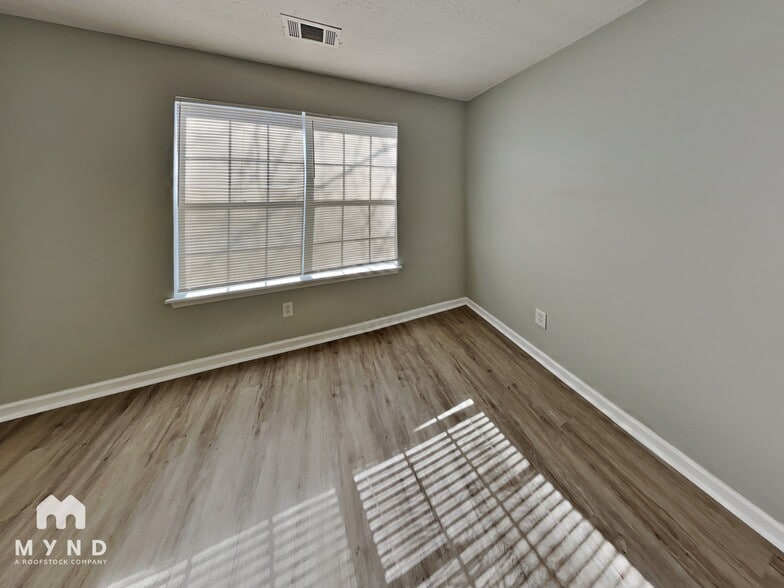 Building Photo - 45 Valley Dr