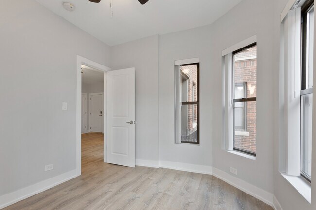 Building Photo - 1651 W Jonquil Terrace