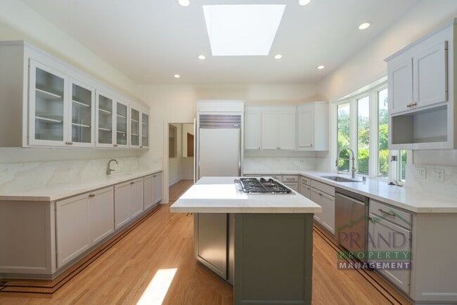 Building Photo - 121 Laurel Grove Ave