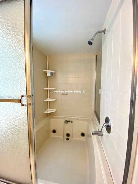 Building Photo - 90 Putnam Ave