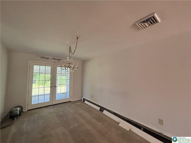 Building Photo - 3200 Highland Dr