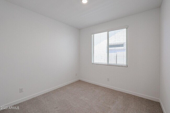 Building Photo - 16554 W Questa Dr