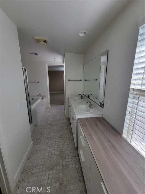 Building Photo - 56 Latitude