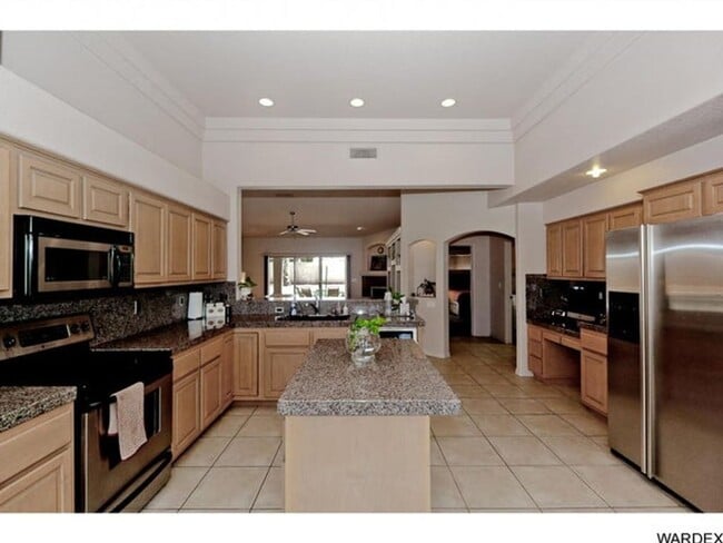 Building Photo - *REDUCED PRICE* Long Term - Unfurnished- Beautiful Golf Course Pool Home!!