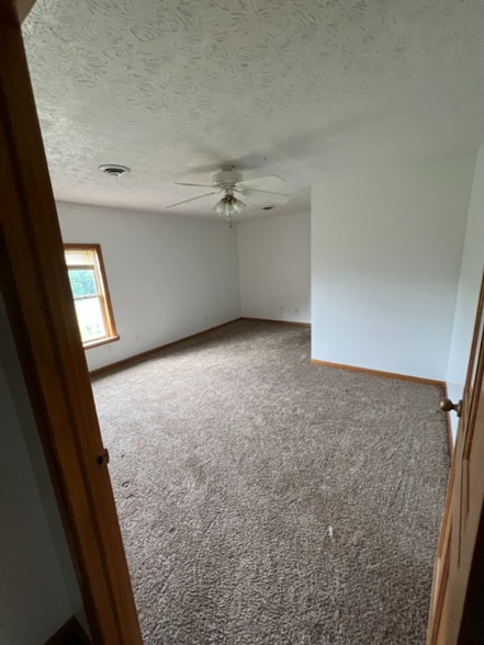 Building Photo - 493 Brookside Dr